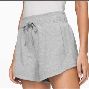 NWOT Inner Glow Short 3” Size 4